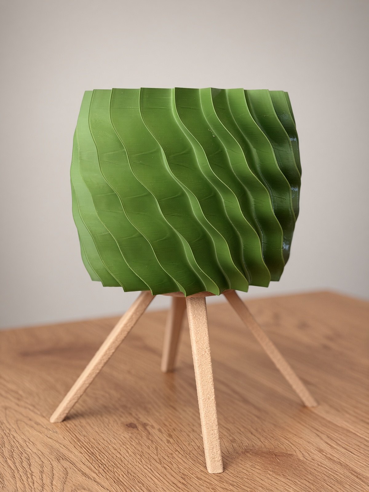 Forest lamp: a green shade of wave-like fins on four slender wooden legs